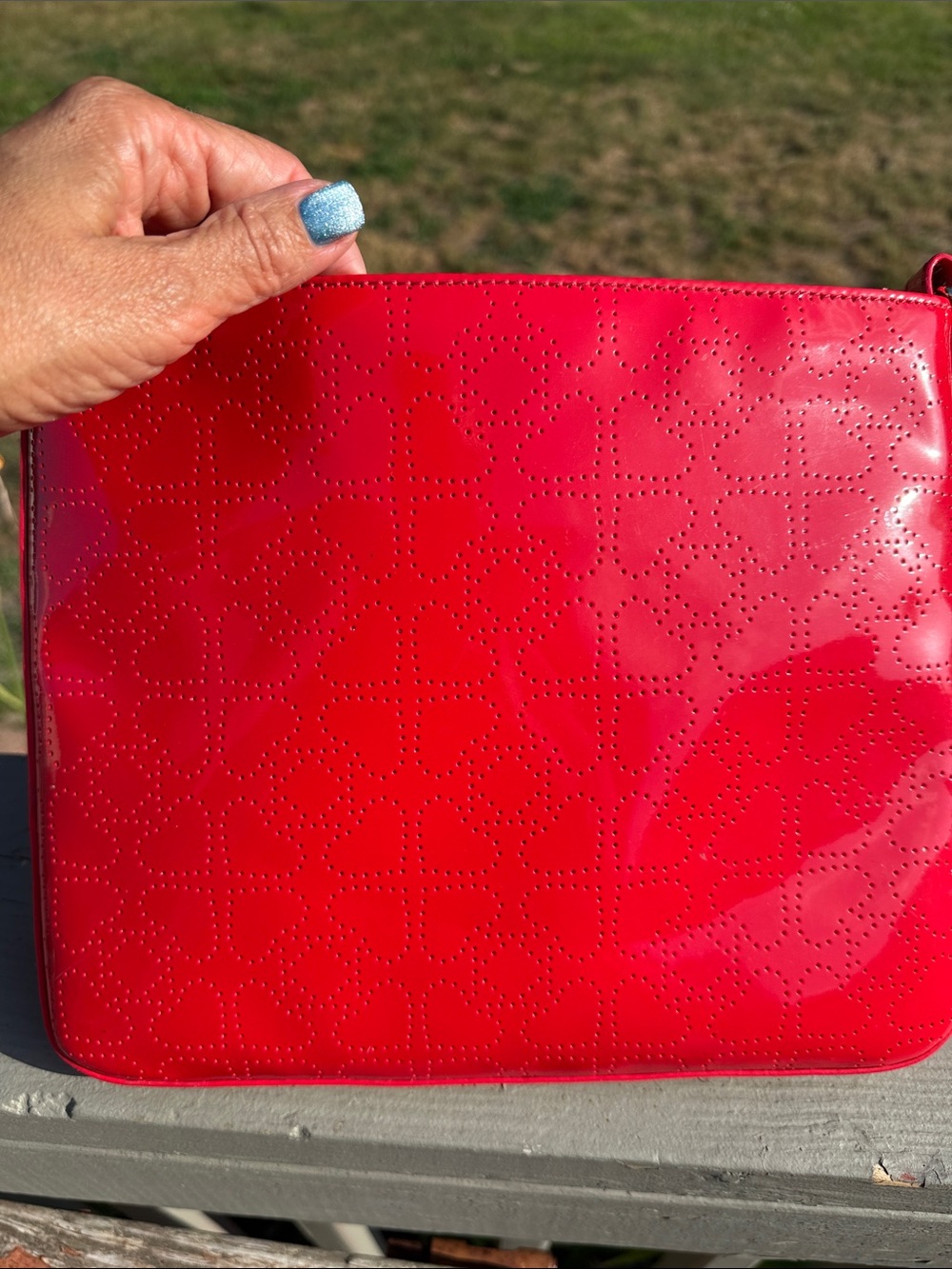 kate spade red patent heart-perforated crossbody bag - Picture 8 of 10